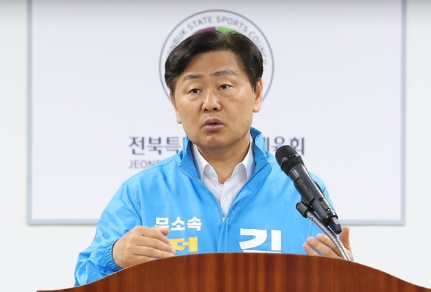 전북 '무소속' 김관영 존재감…복당 불허에도 지지율 우세