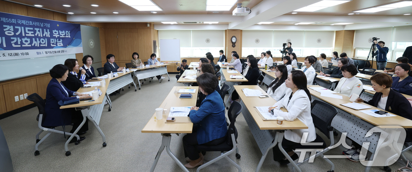 (수원=뉴스1) 김영운 기자 = 추미애 더불어민주당 경기도지사 후보가 12일 경기 수원시 팔달구 경기도간호사회에서 열린 국제간호사의 날 기념 간담회에서 모두발언을 하고 있다. 20 …
