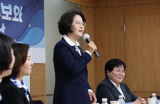 간담회서 발언하는 추미애 경기지사 후보