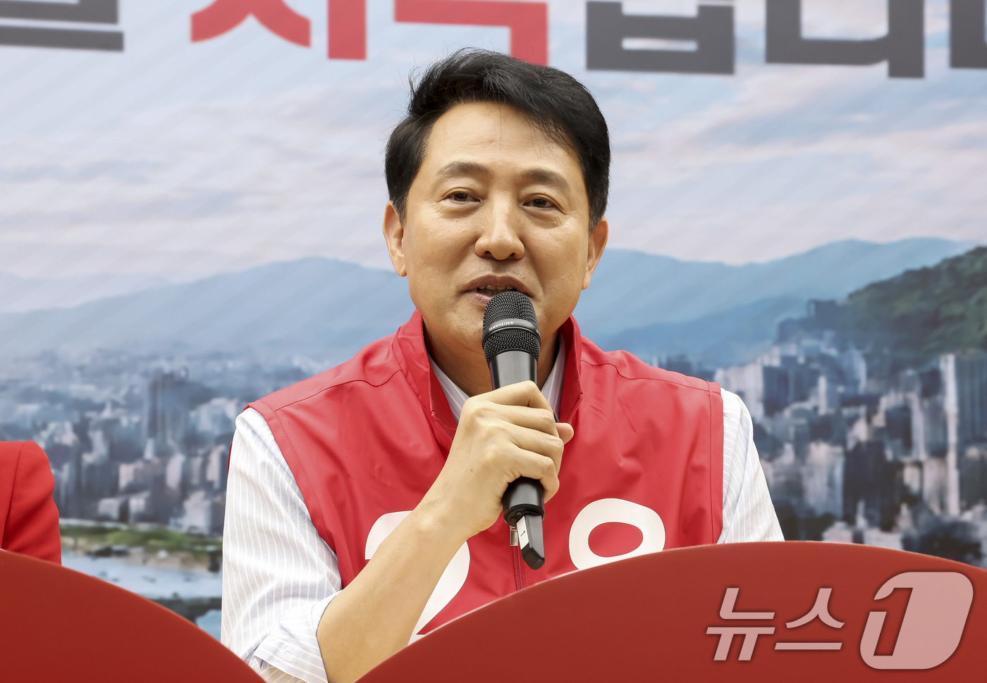 (서울=뉴스1) 구윤성 기자 = 오세훈 국민의힘 서울시장 후보가 12일 서울 여의도 국민의힘 중앙당사에서 열린 서울시당 선대위 발대식 및 서울시장 후보 연석회의에서 발언하고 있다. …
