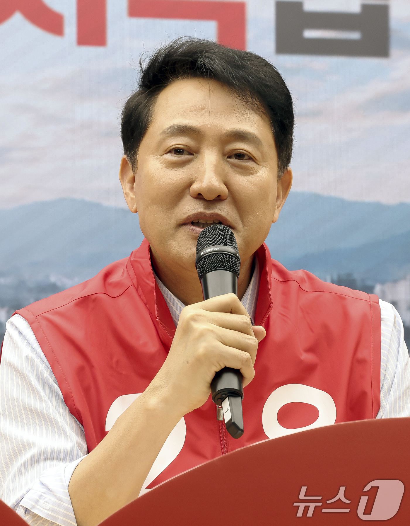 (서울=뉴스1) 구윤성 기자 = 오세훈 국민의힘 서울시장 후보가 12일 서울 여의도 국민의힘 중앙당사에서 열린 서울시당 선대위 발대식 및 서울시장 후보 연석회의에서 발언하고 있다. …