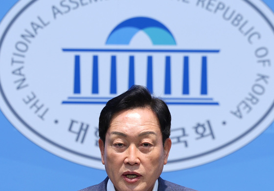 기자회견하는 김선교