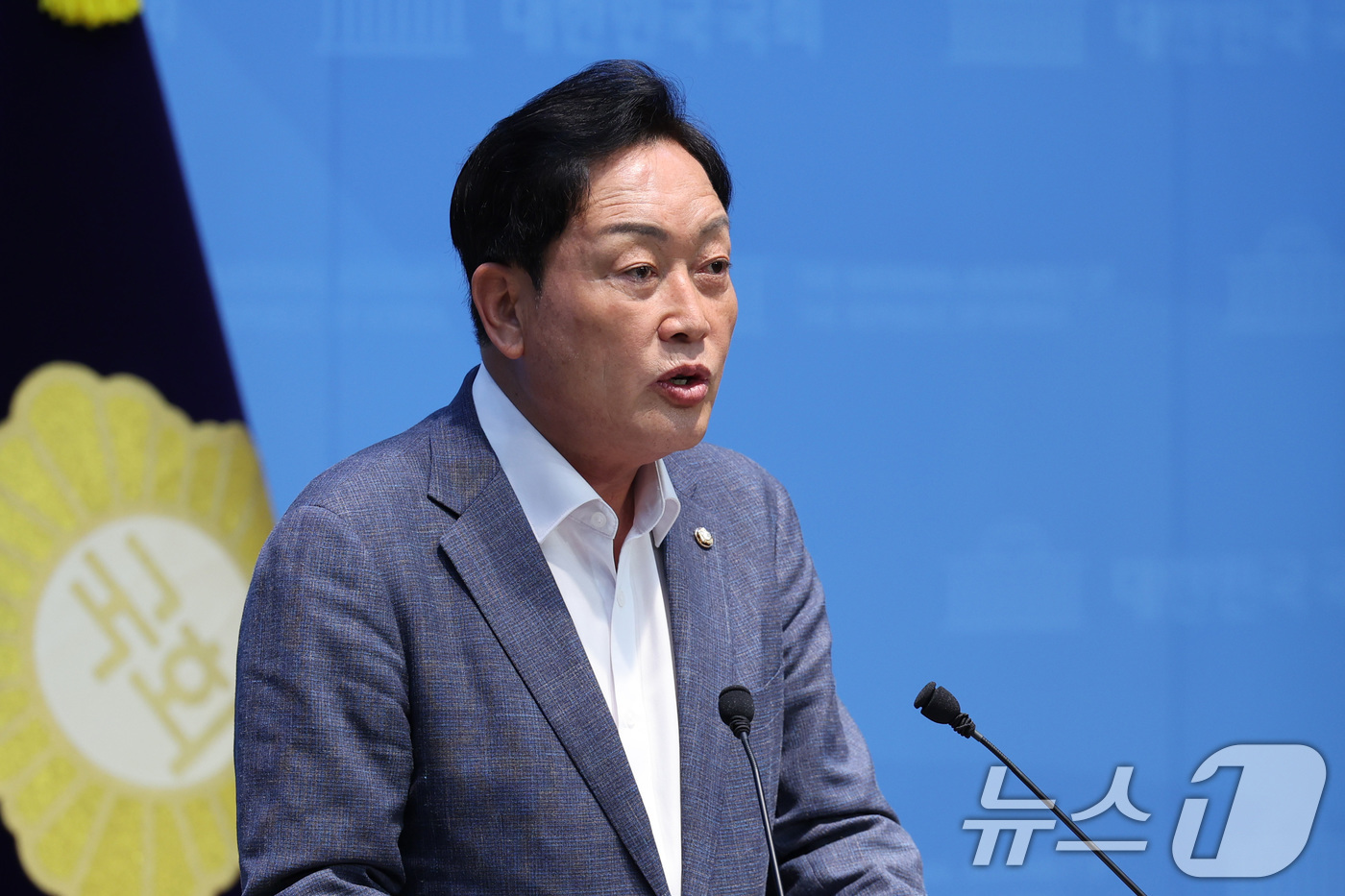 (서울=뉴스1) 신웅수 기자 = 김선교 농림축산식품해양수산위원회 국민의힘 간사가 12일 서울 여의도 국회 소통관에서 농협법의 당사자를 배제한 공청회를 규탄하는 기자회견을 하고 있다 …