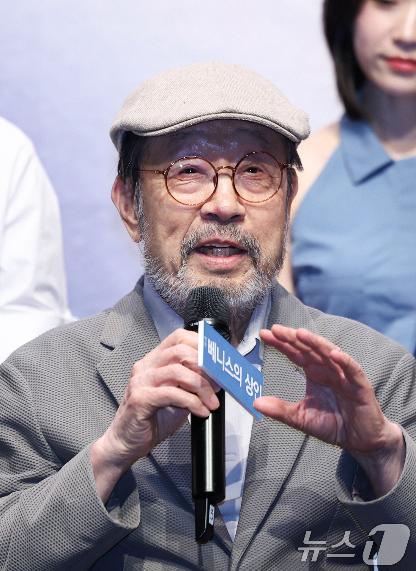 (서울=뉴스1) 임지훈 인턴기자 = 배우 신구가 12일 오후 서울 종로구 NOL서경스퀘어에서 열린 연극 '베니스의 상인' 기자간담회에 참석해 취재진 질문에 답하고 있다.셰익스피어의 …