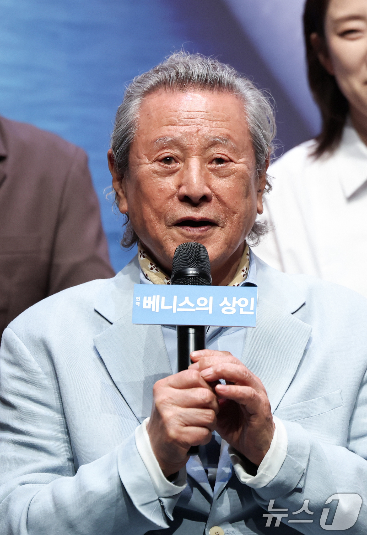 (서울=뉴스1) 임지훈 인턴기자 = 배우 박근형이 12일 오후 서울 종로구 NOL서경스퀘어에서 열린 연극 '베니스의 상인' 기자간담회에 참석해 취재진 질문에 답하고 있다.셰익스피어 …
