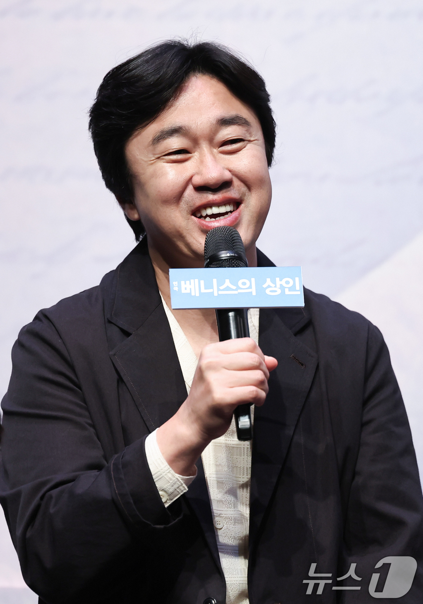 (서울=뉴스1) 임지훈 인턴기자 = 배우 조달환이 12일 오후 서울 종로구 NOL서경스퀘어에서 열린 연극 '베니스의 상인' 기자간담회에 참석해 인사말을 하고 있다.셰익스피어의 대표 …