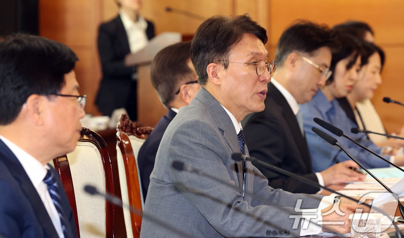(서울=뉴스1) 김명섭 기자 = 김민석 국무총리가 12일 오후 서울 종로구 세종대로 정부서울청사에서 열린 사회보장위원회 회의에서 모두 발언을 하고 있다.  2026.5.12/뉴스1 …