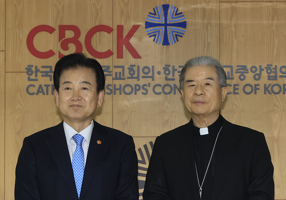 정동영 장관, 한국천주교주교회의 의장 이용훈 주교 예방