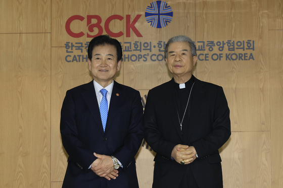 한국천주교주교회의 의장 이용훈 주교 예방한 정동영 장관
