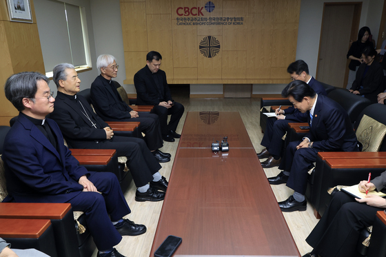 종교계 첫 불법 계엄 규탄 성명에 감사 전하는 정동영 장관