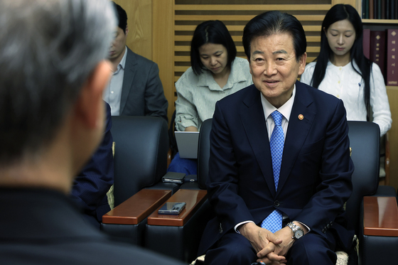 이용훈 주교 예방한 정동영 장관