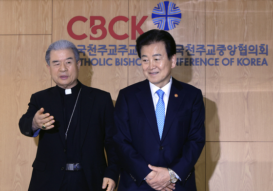 정동영 장관, 한국천주교주교회의 의장 이용훈 주교 예방