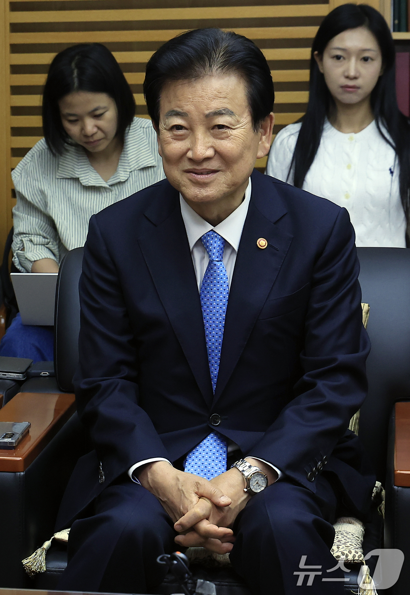 (서울=뉴스1) 박정호 기자 = 정동영 통일부 장관이 12일 오후 서울시 광진구 면목로 한국천주교중앙협의회에서 한국천주교주교회의 의장 이용훈 주교를 예방, 이 주교의 북한 여자 축 …