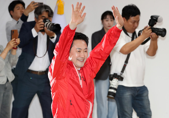 손 흔드는 장동혁