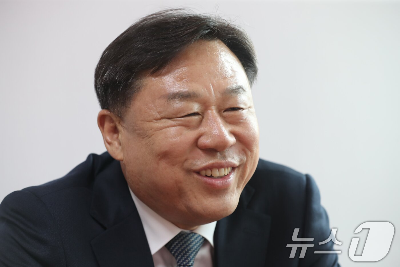 본문 이미지 - 김종훈 진보당 울산시장 후보가 울산시 남구 김 후보 선거사무소에서 뉴스1과 인터뷰를 하고 있다. ⓒ 뉴스1 조민주 기자