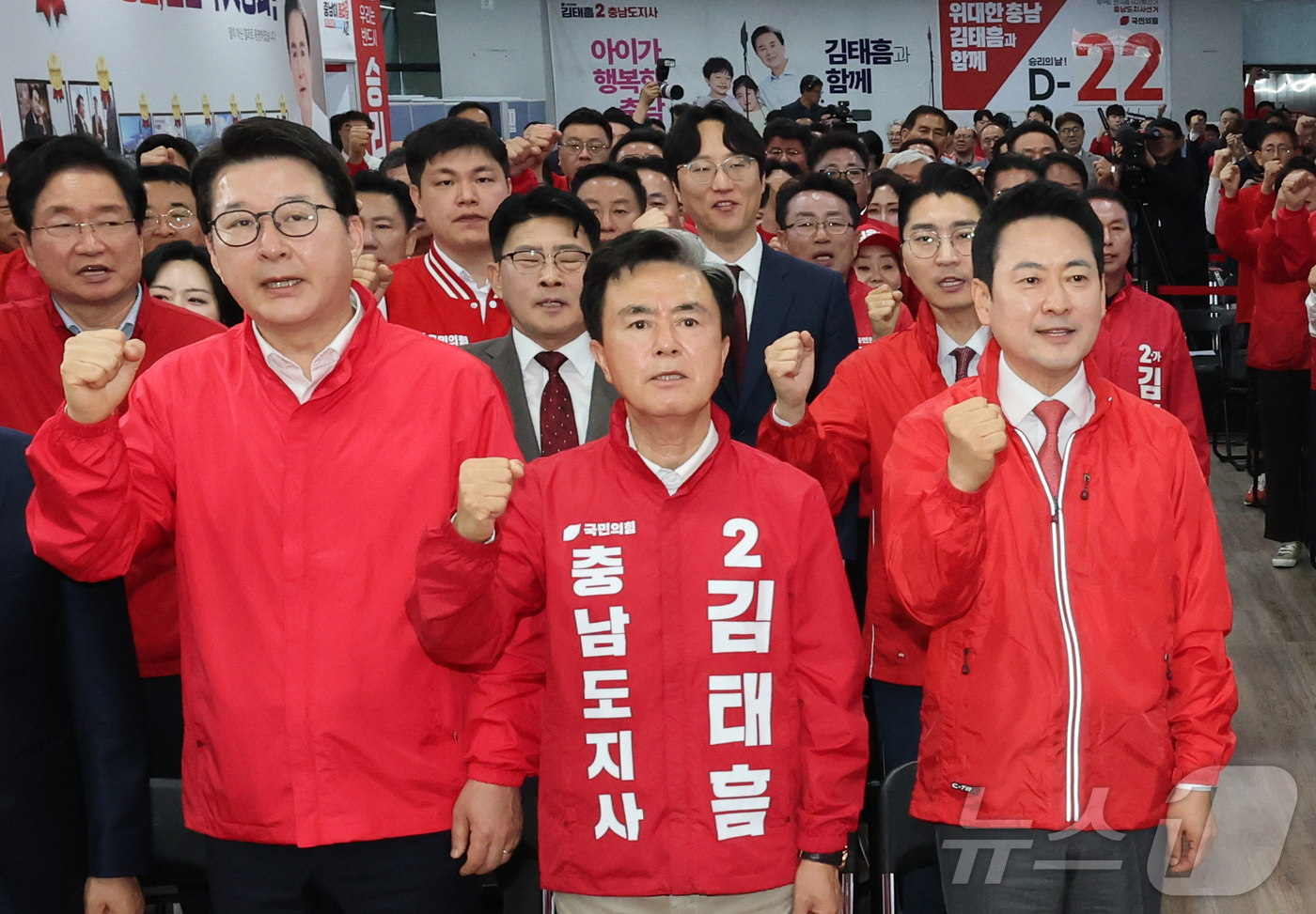 (천안=뉴스1) 김기태 기자 = 장동혁 국민의힘 대표가 12일 충남 천안 김태흠 충남지사 후보 선거사무소에서 열린 제9회 전국동시지방선거 국민의힘 충남도당 당직자 회의 및 필승결의 …