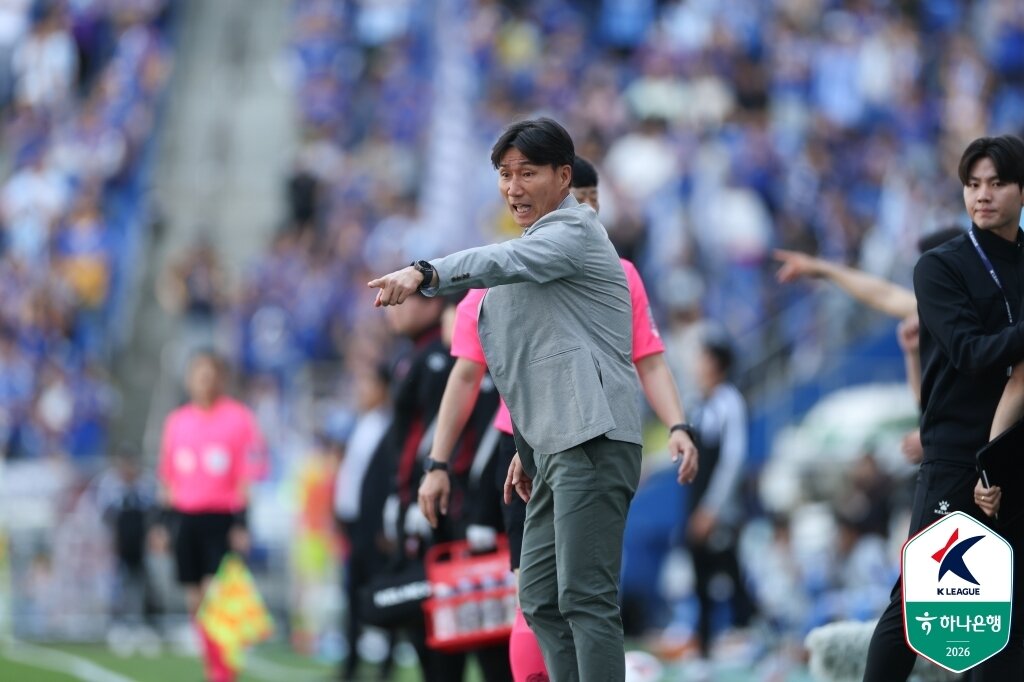 본문 이미지 - 득점력이 크게 떨어지면서 승점 쌓기에 애를 먹고 있는 부천FC (한국프로축구연맹 제공)