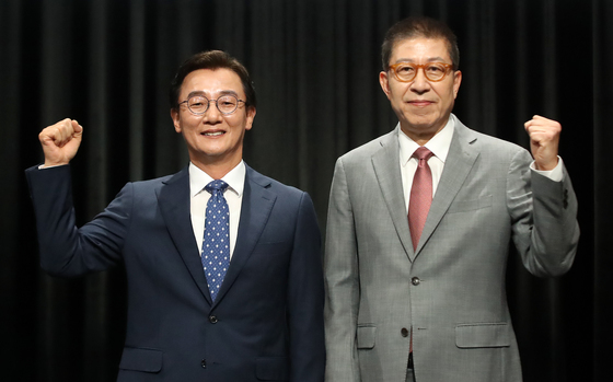 부산시장 후보 토론회 참석한 전재수·박형준