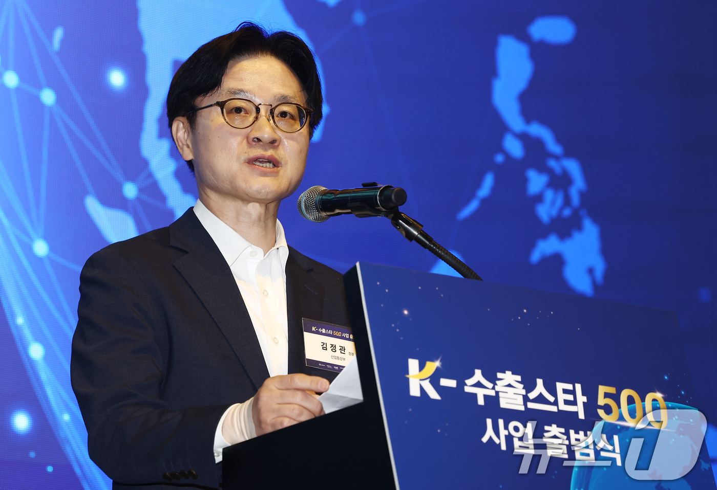 (서울=뉴스1) 김민지 기자 = 김정관 산업통상부 장관이 12일 오후 서울 성동구 보테가마지오에서 열린 K-수출스타 500 사업 출범식에서 축사를 하고 있다. 2026.5.12/뉴 …