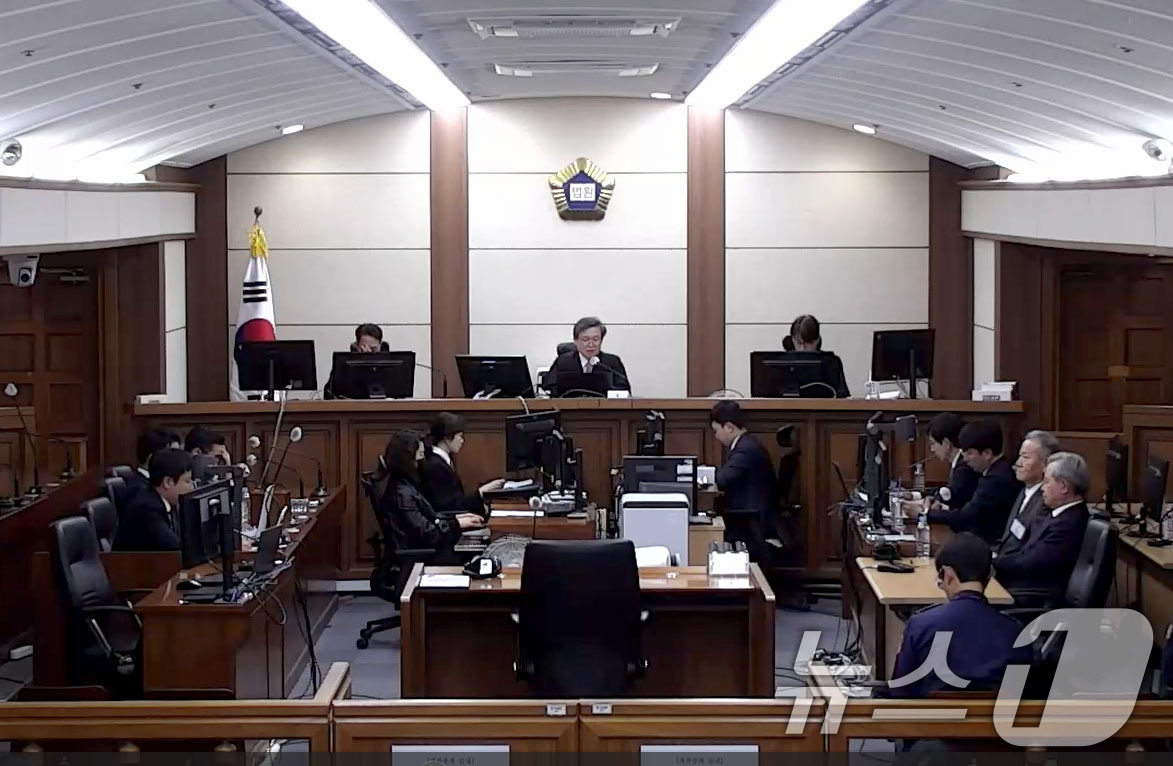 (서울=뉴스1) = 이상민 전 행정안전부 장관이 12일 서울 서초구 서울고등법원에서 열린 항소심 선고공판에 출석해 있다.12·3 비상계엄 당시 언론사 단전·단수를 지시한 혐의를 받 …