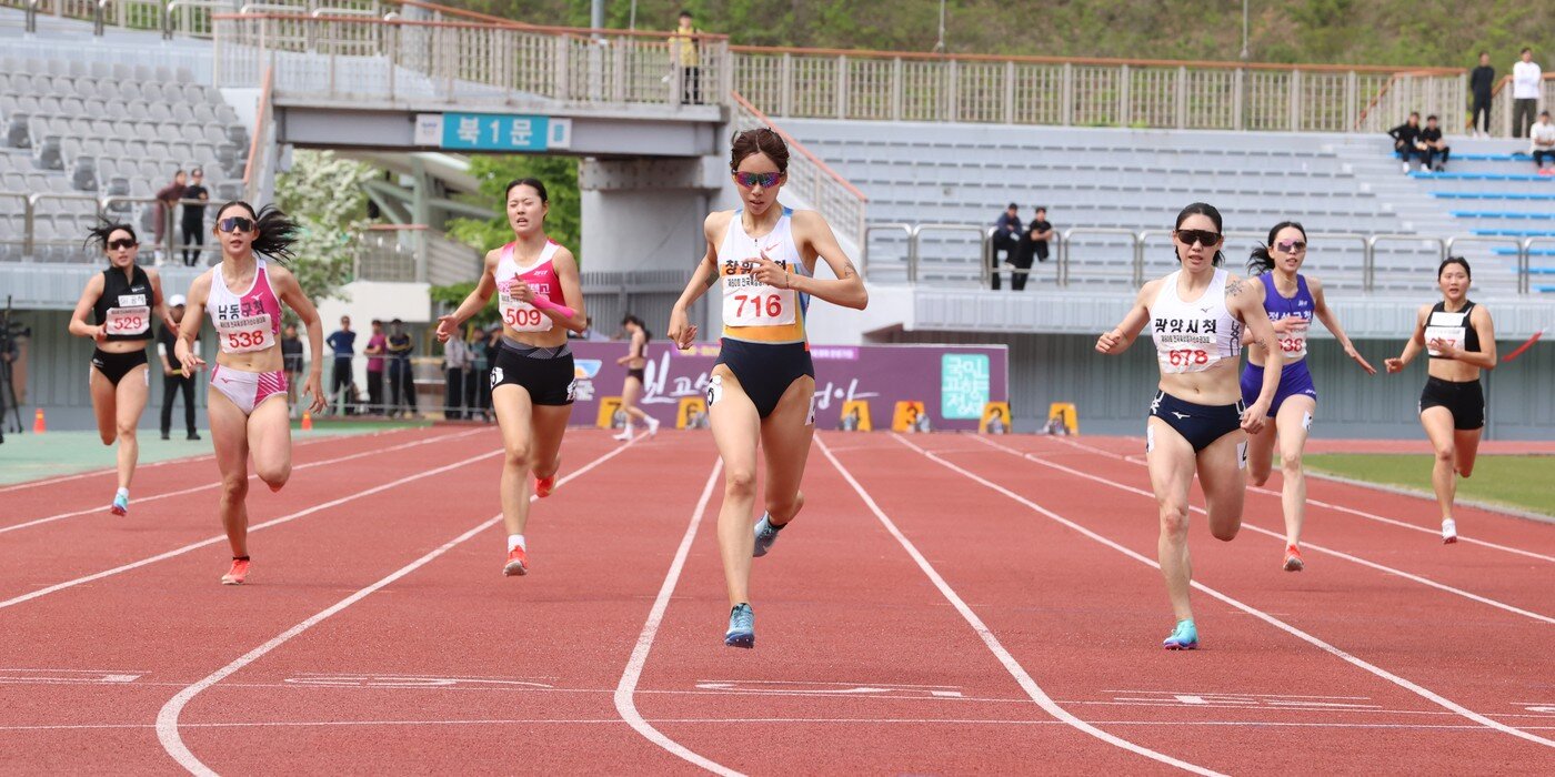 본문 이미지 - 여자 400m에서 대회신기록을 세우며 우승한 김서윤. (대한육상연맹 제공)