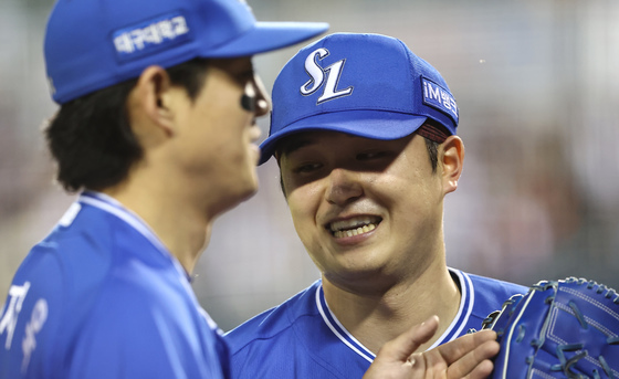 미소짓는 최원태