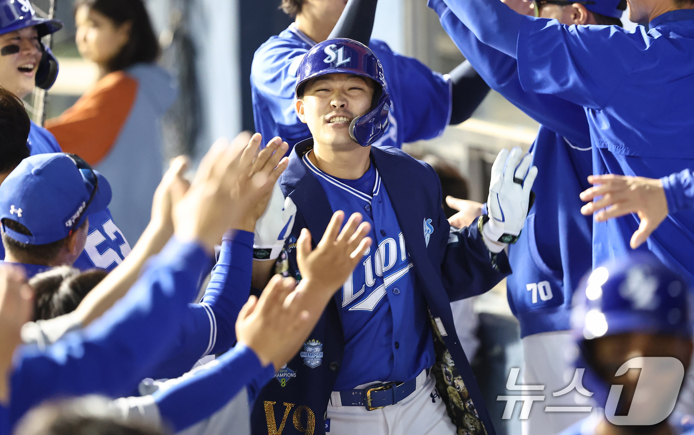 (서울=뉴스1) 김도우 기자 = 12일 오후 서울 송파구 잠실야구장에서 열린 프로야구 '2026 신한은행 SOL KBO리그' 삼성 라이온즈와 LG 트윈스의 경기, 8회초 2사 만루 …