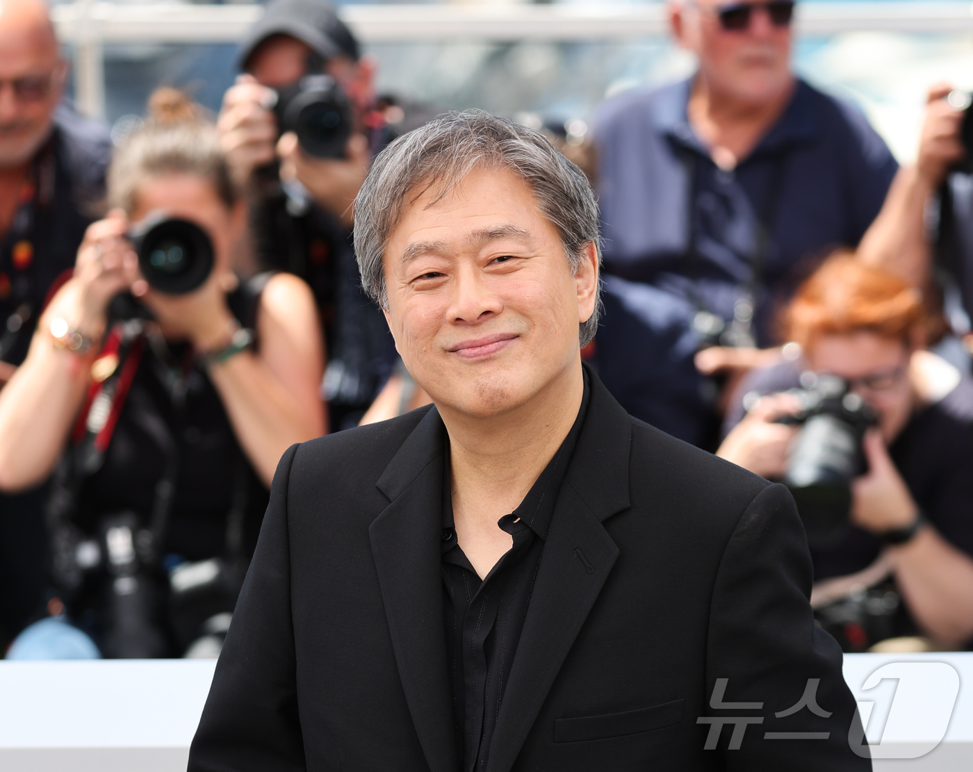 (칸=뉴스1) 이준성 특파원 = 제79회 칸 국제영화제 개막일인 12일(현지시간) 프랑스 남부 소도시 칸 팔레 데 페스티발(Palais des Festivals)에서 열린 경쟁부문 …
