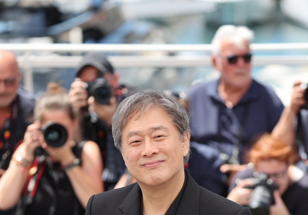 환하게 미소 짓는 박찬욱 칸영화제 심사위원장
