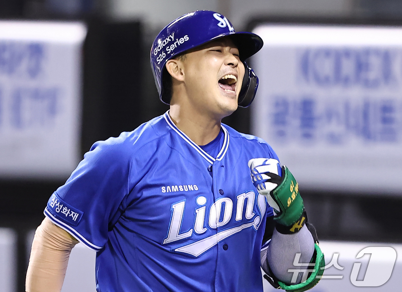 (서울=뉴스1) 김도우 기자 = 12일 오후 서울 송파구 잠실야구장에서 열린 프로야구 '2026 신한은행 SOL KBO리그' 삼성 라이온즈와 LG 트윈스의 경기, 8회초 2사 만루 …