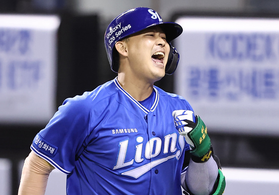 '만루홈런' 포효하는 전병우