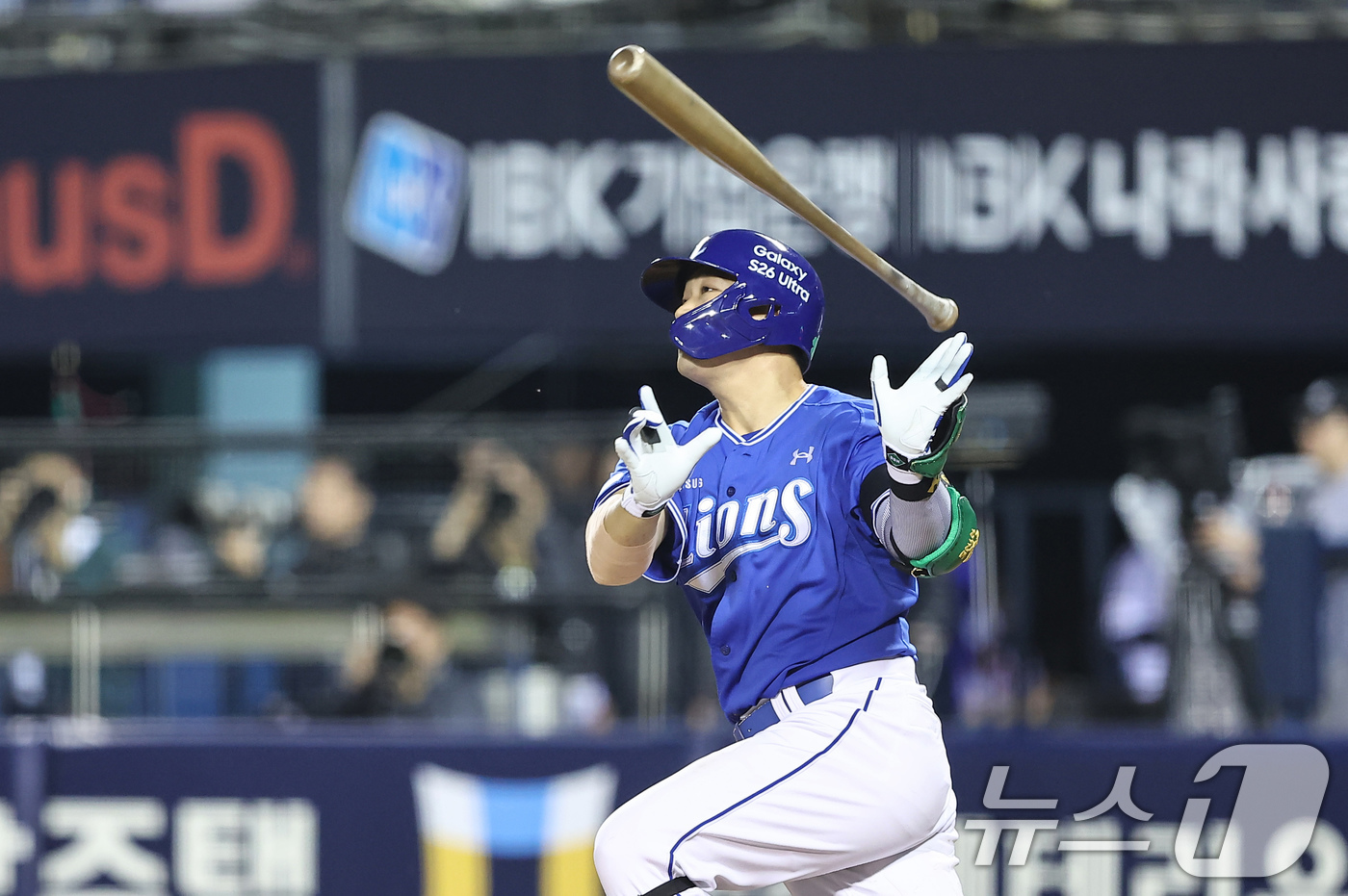 (서울=뉴스1) 김도우 기자 = 12일 오후 서울 송파구 잠실야구장에서 열린 프로야구 '2026 신한은행 SOL KBO리그' 삼성 라이온즈와 LG 트윈스의 경기, 8회초 2사 만루 …