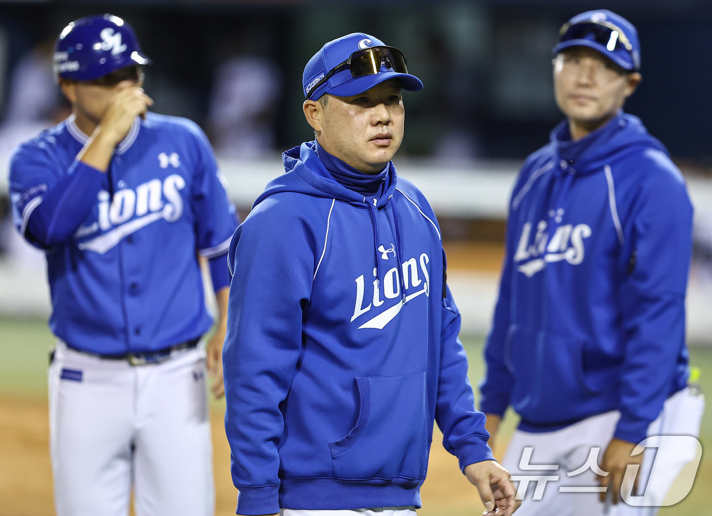 (서울=뉴스1) 김도우 기자 = 12일 오후 서울 송파구 잠실야구장에서 열린 프로야구 '2026 신한은행 SOL KBO리그' 삼성 라이온즈와 LG 트윈스의 경기, 삼성 박진만 감독 …