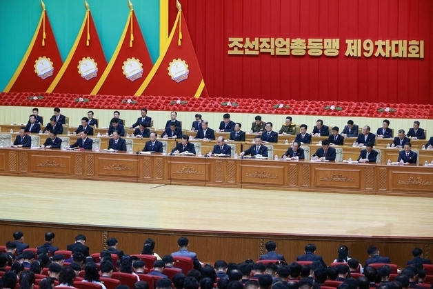北 직업총동맹 9차 대회 개최…새 집행부 선출