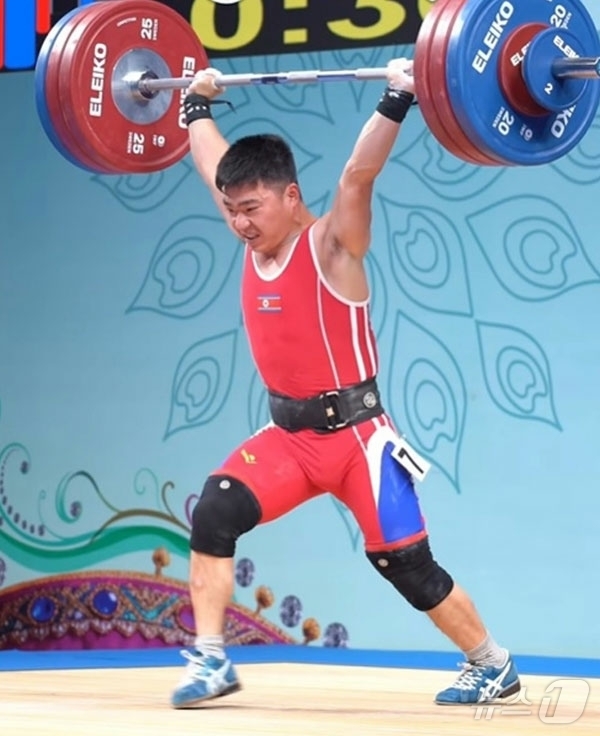 (평양 노동신문=뉴스1) = 북한 노동당 기관지 노동신문은 13일 인도에서 진행되고 있는 2026년 아시아역도선수권대회에서 방은철 선수가 영예의 우승을 쟁취했다고 보도했다. 그는 …