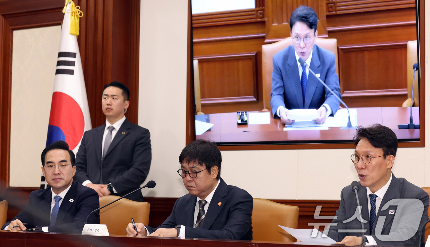 (서울=뉴스1) 김명섭 기자 = 김민석 국무총리가 13일 오전 서울 종로구 세종대로 정부서울청사에서 열린 비상경제본부회의에서 모두 발언을 하고 있다.  2026.5.13/뉴스1