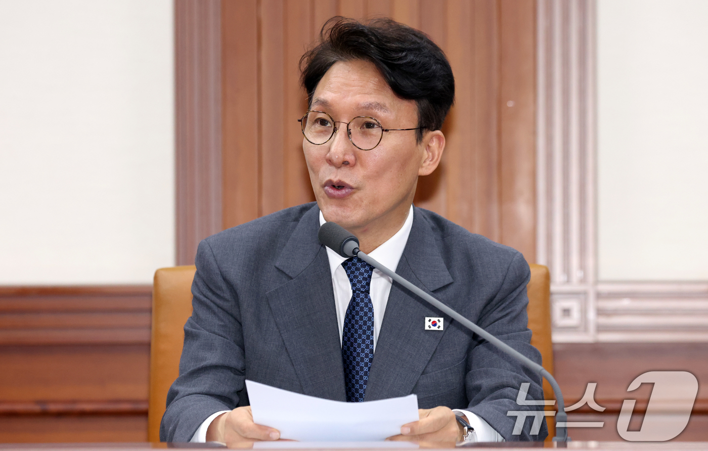 (서울=뉴스1) 김명섭 기자 = 김민석 국무총리가 13일 오전 서울 종로구 세종대로 정부서울청사에서 열린 비상경제본부회의에서 모두 발언을 하고 있다.  2026.5.13/뉴스1