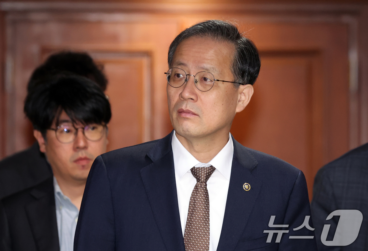 (서울=뉴스1) 김명섭 기자 = 이형일 재정경제부 1차괸이 13일 오전 서울 종로구 세종대로 정부서울청사에서 열린 비상경제본부회의에 참석하고 있다.  2026.5.13/뉴스1