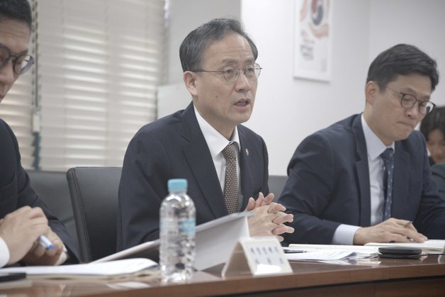 "밥상물가 잡자"…국민생선 8000톤 방출, 닭·돼지고기 한시적 관세 인하