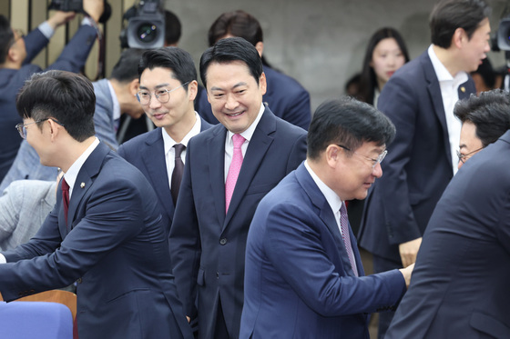 국회부의장 선출 의원총회 참석하는 장동혁