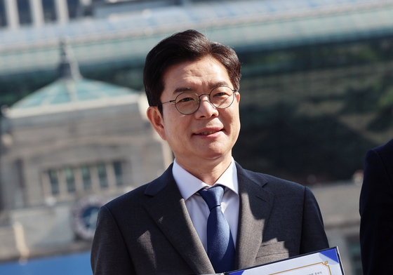상생 협약서 든 정원오 후보