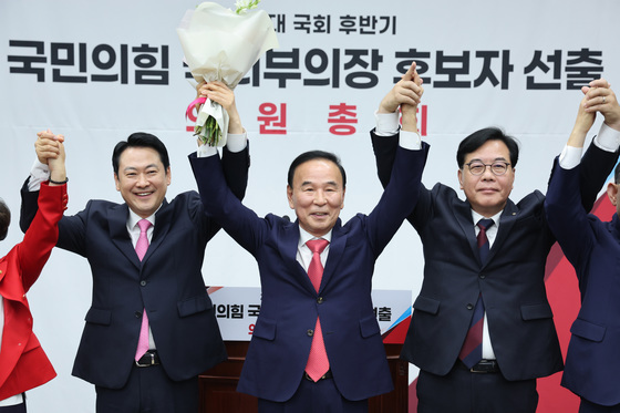 [뉴스1 PICK]박덕흠, 국힘 의총서 59표 득표... 과반 지지로 부의장행