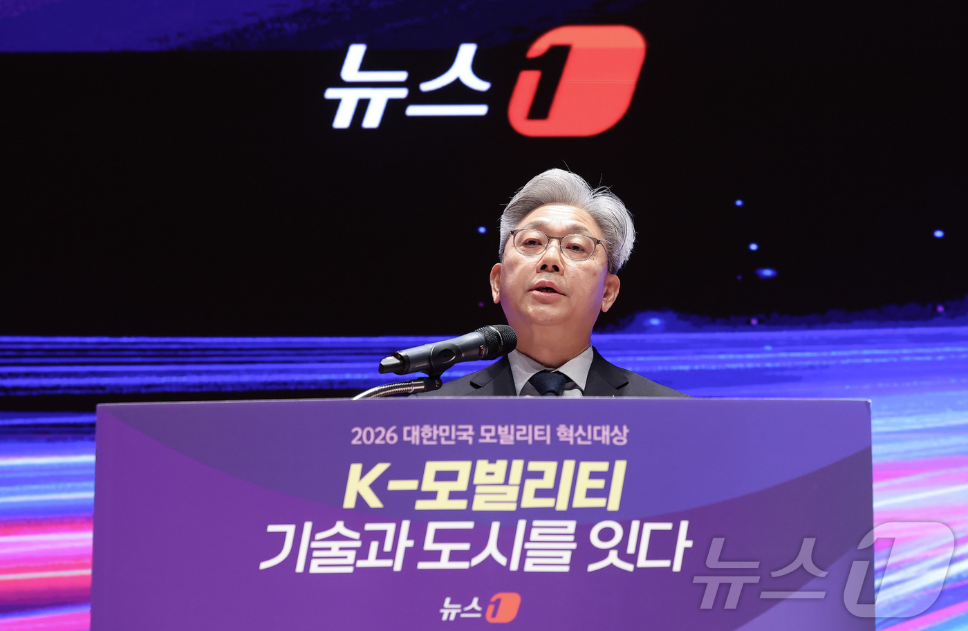 (서울=뉴스1) 김성진 기자 = 이영섭 뉴스1 대표이사가 13일 서울 영등포구 여의도 한국거래소 컨퍼런스홀에서 열린 '2026 대한민국 모빌리티 혁신대상'에서 개회사를 하고 있다. …
