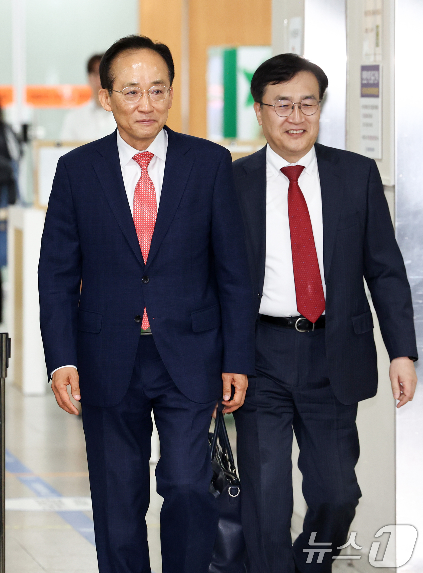 (서울=뉴스1) 최지환 기자 = 12·3 비상계엄 당시 국회의 계엄 해제 표결을 방해한 혐의를 받는 추경호 전 국민의힘 의원이 13일 오전 서울 서초구 서울중앙지방법원에서 열린 4 …