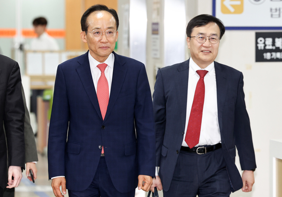 '계엄 해제 표결 방해 혐의' 공판 출석하는 추경호 의원