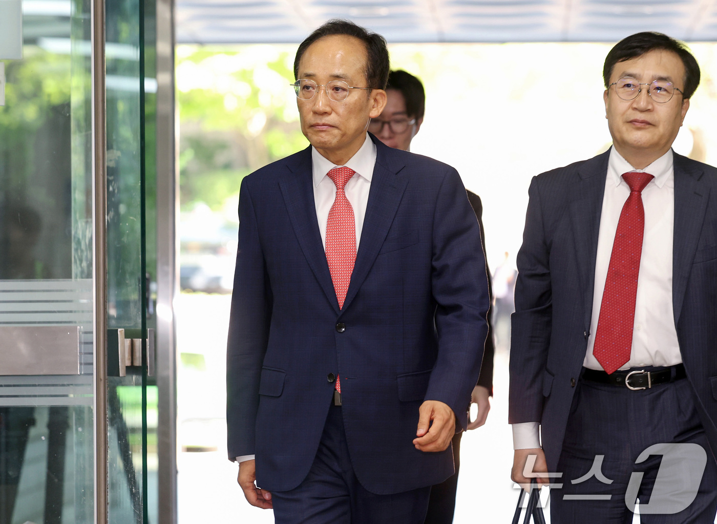 (서울=뉴스1) 최지환 기자 = 12·3 비상계엄 당시 국회의 계엄 해제 표결을 방해한 혐의를 받는 추경호 전 국민의힘 의원이 13일 오전 서울 서초구 서울중앙지방법원에서 열린 4 …
