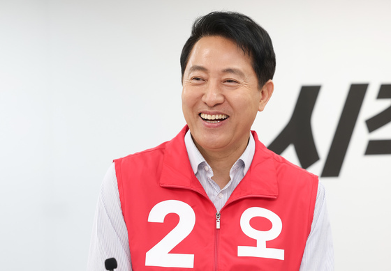 미소 짓는 오세훈 후보