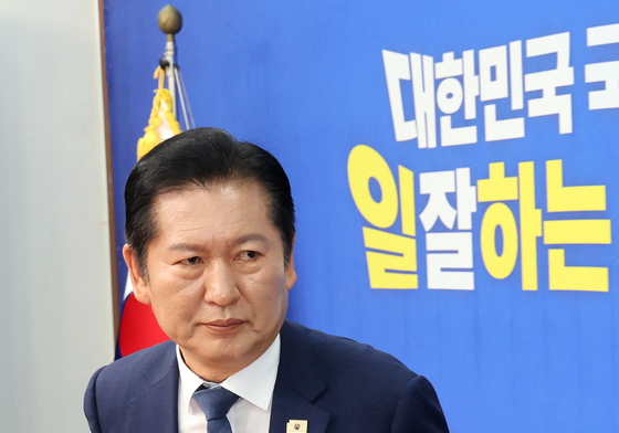 지방선거 관련 기자회견 마친 정청래 대표