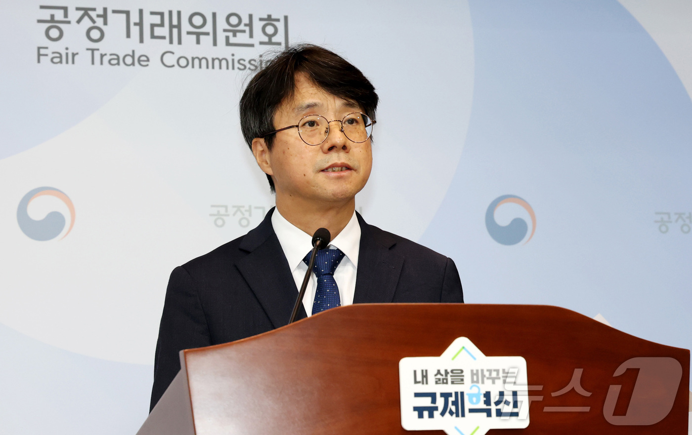 (세종=뉴스1) 김기남 기자 = 최영근 공정거래조정원장이 13일 세종시 정부세종청사에서 2025년도 분쟁조정 현황을 발표하고 있다.공정거래조정원에 접수된 분쟁조정 건수는 최근 3년 …