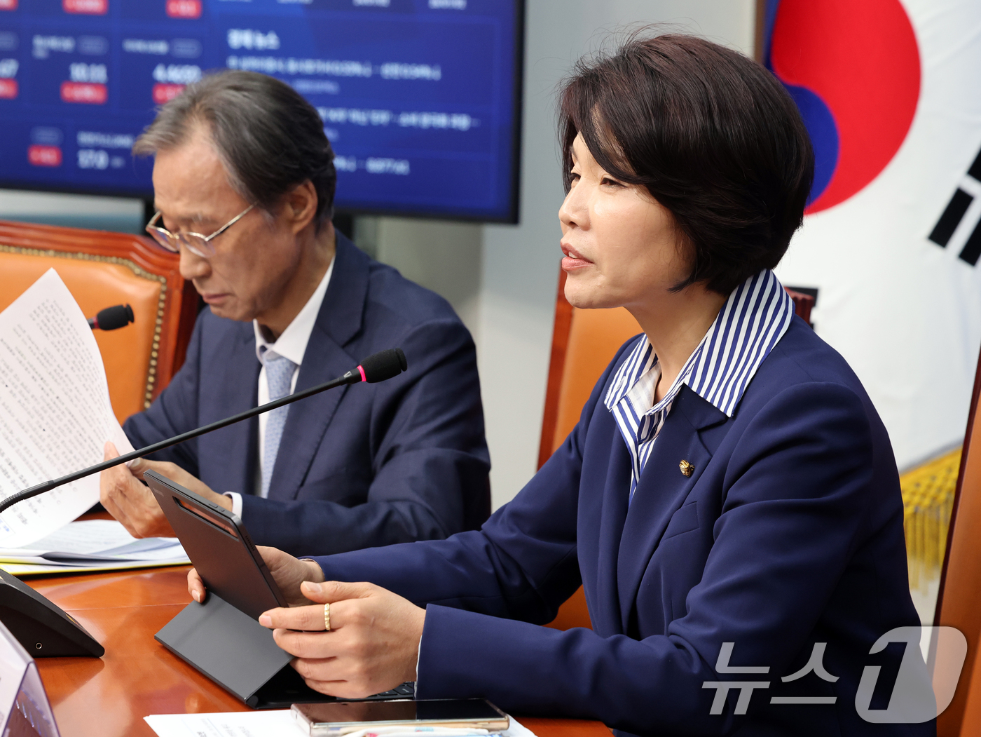 (서울=뉴스1) 황기선 기자 = 한정애 더불어민주당 정책위의장이 13일 오전 서울 여의도 국회에서 제9회 전국동시지방선거 매가특구 공약 발표를 하고 있다.  2026.5.13/뉴스 …